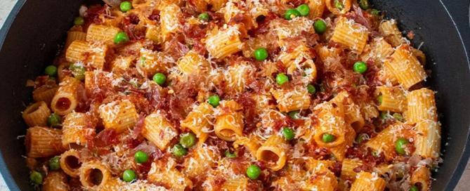 Rigatoni with Spicy Salami & Peas