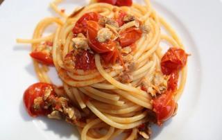 Spicy Clam & Tomato Pasta